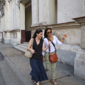 Yoani Sánchez y Kesia Elwin en La Habana. (OPEN VIEW PRODUCTIONS) Foto: DDC